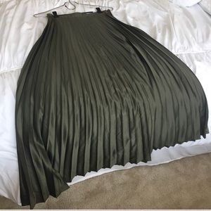 *LAST CHANCE* Olive Pleated Midi Skirt